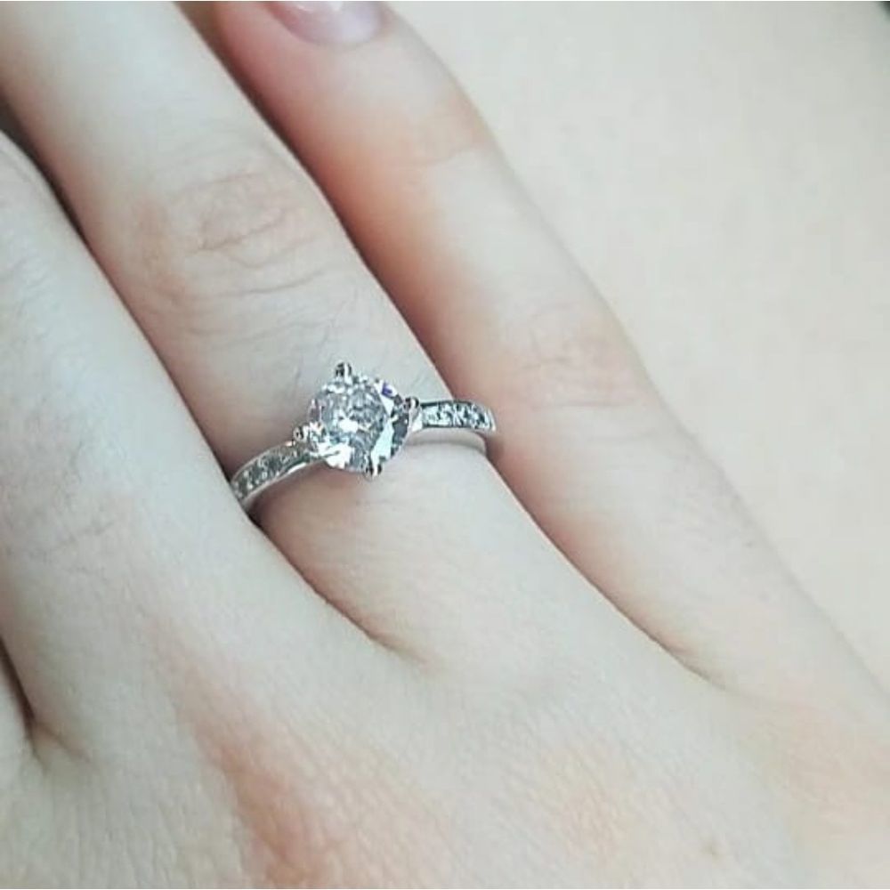 925 Sterling Silver Ring with Cubic Zirconia Class - Picture 4 of 4